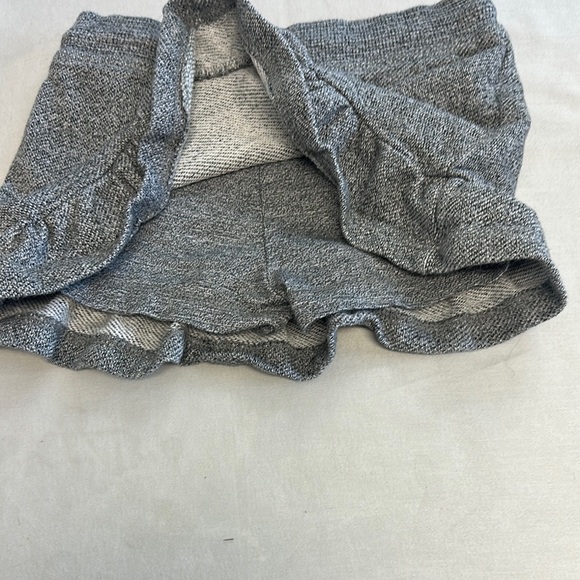 Canadiana - Stylish Gray Skirt/skort with Red Maple leaf Detail - Picture 4 of 5